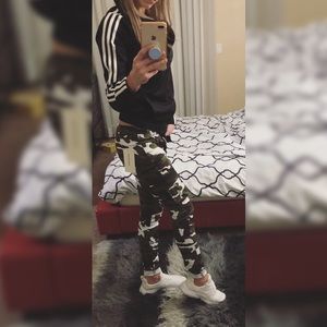 Khaki camp cargo pants joggers women’s size small